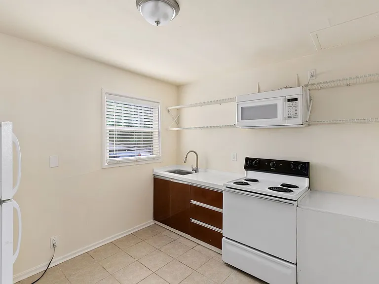 Magnolia Court — Photo 23