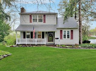 18 Beverly Rd, Port Washington, NY 11050