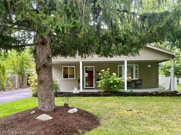 34794 Rhonswood St, Farmington, MI 48335