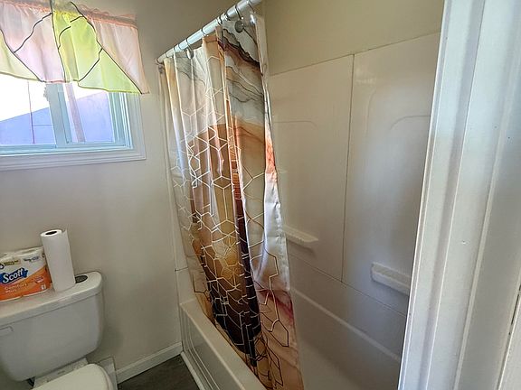 4th image of 44 Carey Ln #2