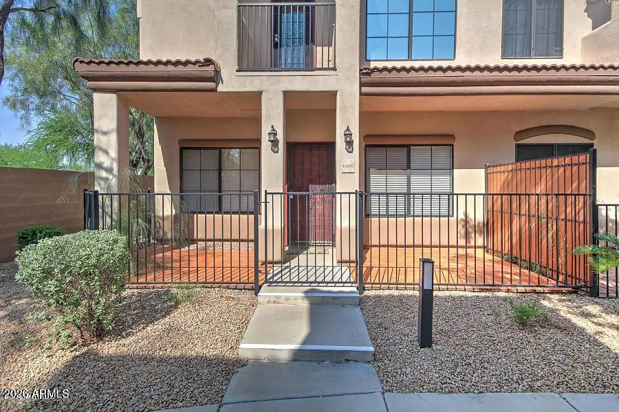 3 bed, 2.5 bath, 1361 sqft, $1,900 — Photo 1