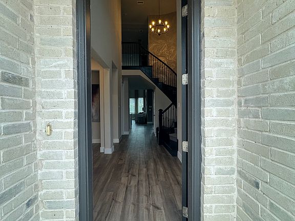 2nd image of 1520 Winchester Dr