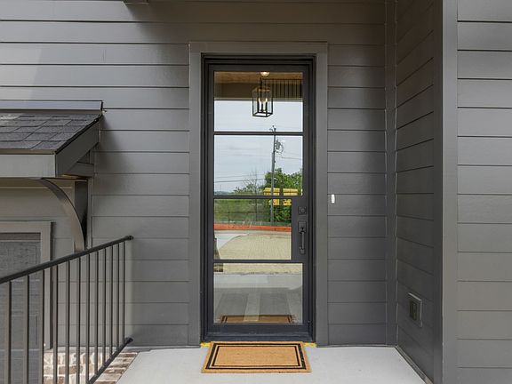 3rd image of 644 W Green Ln #B