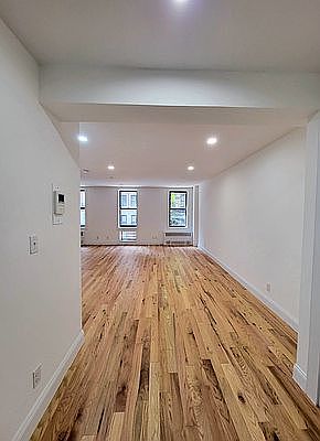 1st image of 135 E 17th St #2V
