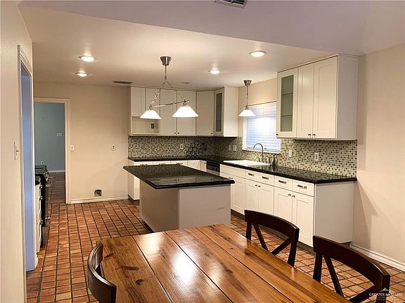 4th image of 124 Wisteria Ave