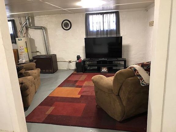 3rd image of 211 N 2nd St