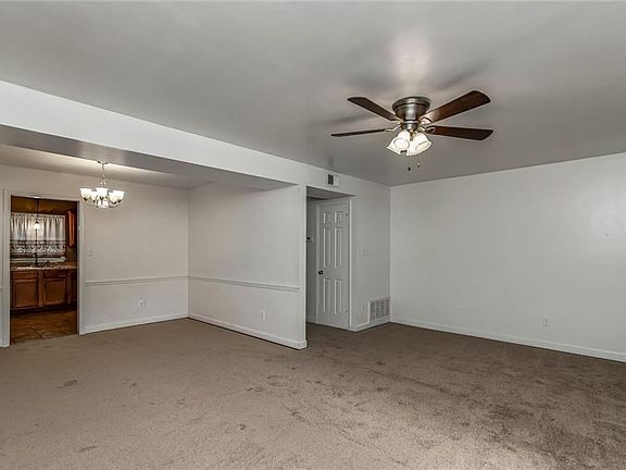 3rd image of 404 Hustings Ln Unit E