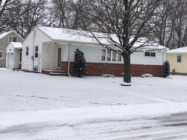 1st image of 212 9th Ave NE