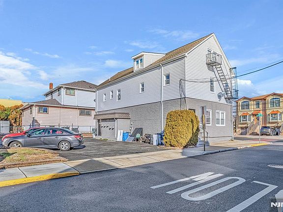 5th image of 781 2nd St