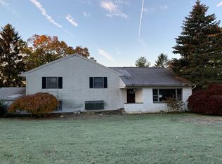 27 Mount Pleasant Rd, Newtown, CT 06470