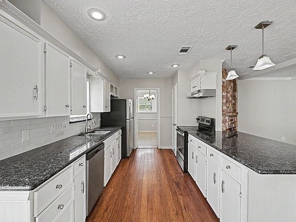 5th image of 12219 Meadowhollow Dr