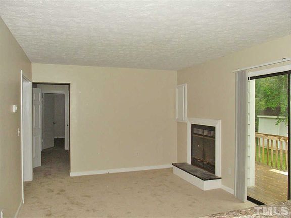 3rd image of 419 Delvin Ln