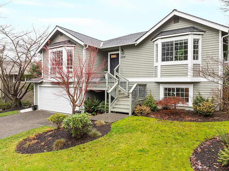 6304 110th Ave NE — Photo 2