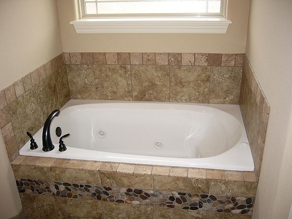 5th image of 6114 S 38th St