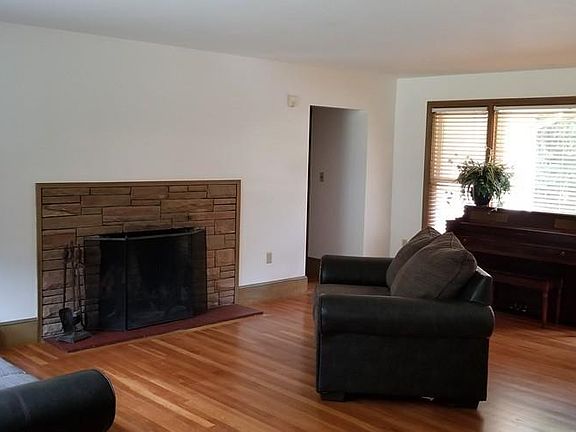 2nd image of 396 Lincoln St