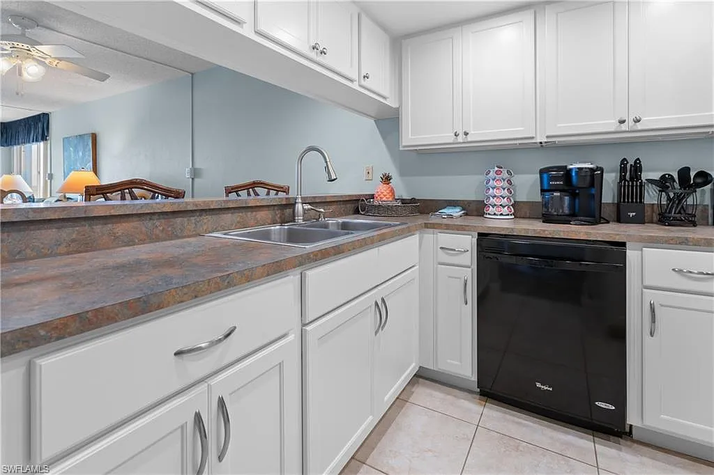 2 bed, 2.0 bath, 1099 sqft, $6,500 — Photo 2