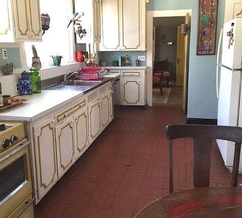 5th image of 22 Arlington Pl