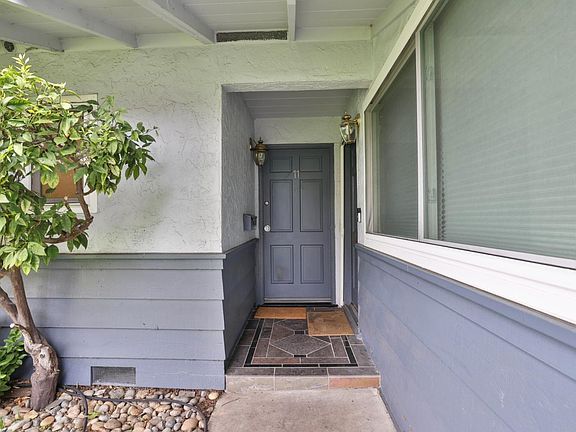 3rd image of 564 Annie Laurie St APT 11
