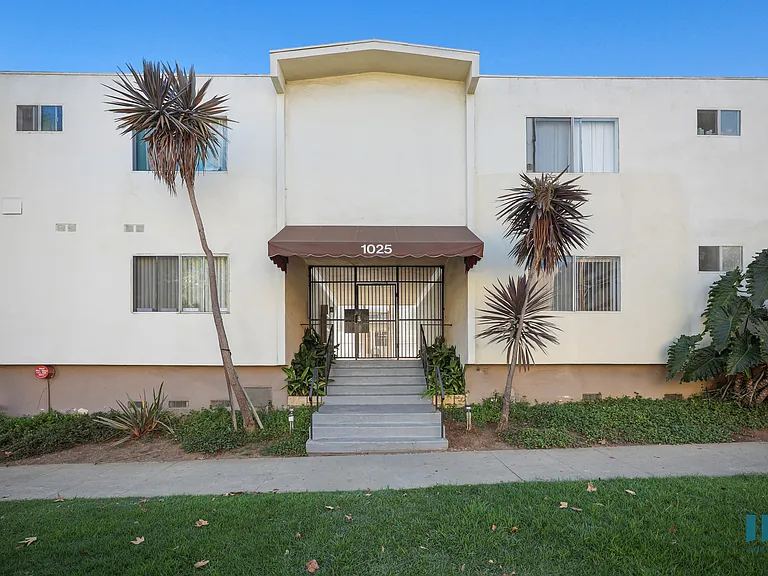 Front Exterior of Granville Elegance by Wiseman