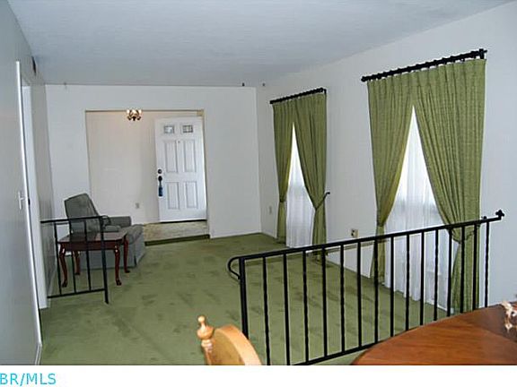 2nd image of 250 Barcelona Ave
