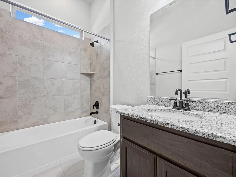 12900 Bloomington Dr — Photo 4