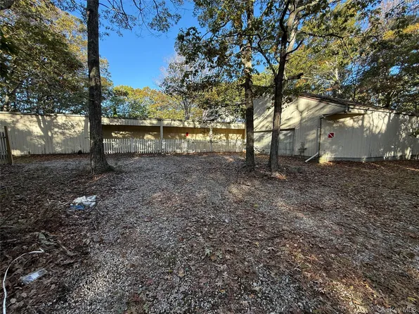 23 N Quarter Road, Westhampton, NY 11977