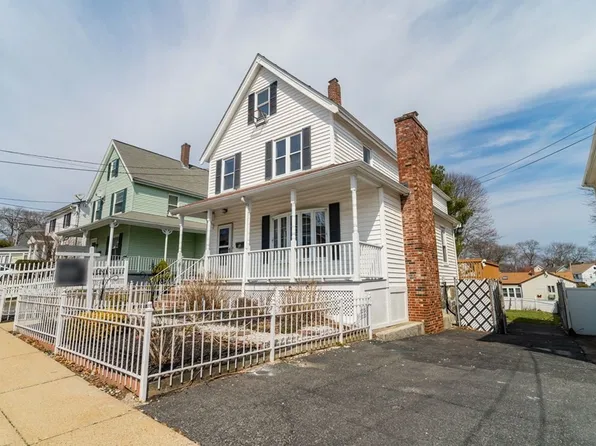 35 Blake St, Hyde Park, MA 02136