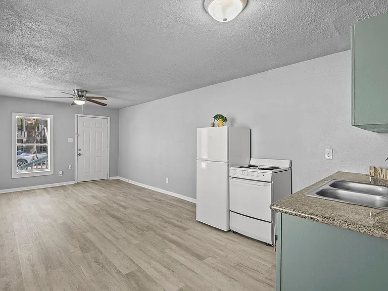 3116 Avenue L #1 — Photo 3
