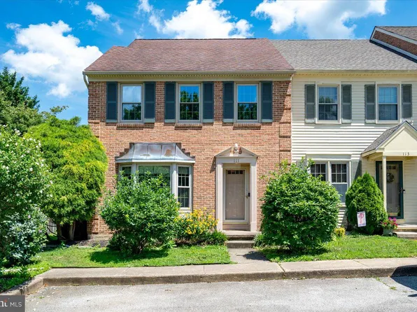 111 Wooden Carriage Dr, Hockessin, DE 19707