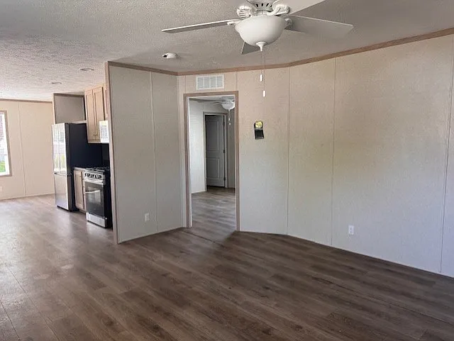 Hawaiian Gardens/Holly Village — Photo 43