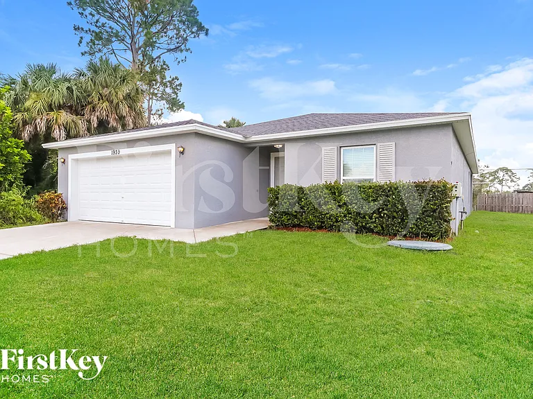 1939 SW Gold Ln — Photo 3