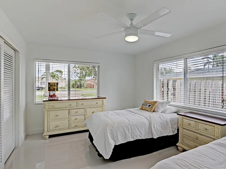 7115 Venetian Way — Photo 17