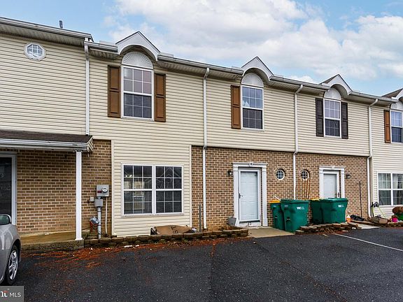 2nd image of 40 Johns Dr
