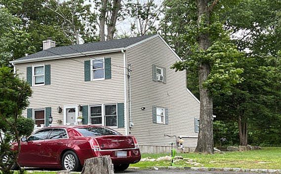 2nd image of 15 Leo Ave