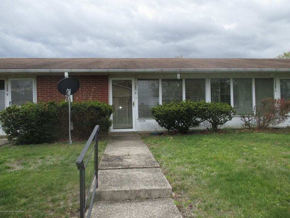 1st image of 365C Chesterfield Ct #1003