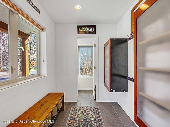 5th image of 306 Linden Cir