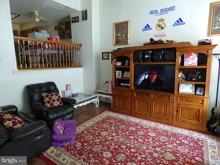8333 Ivy Glen Ct — Photo 2