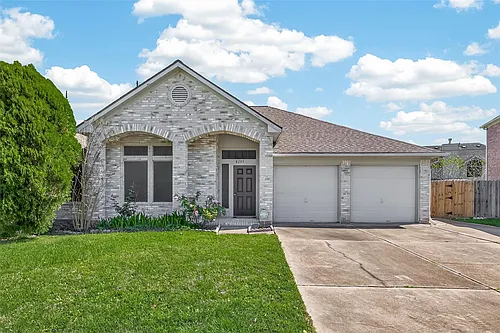 8203 Paddington Place Dr Photo 1