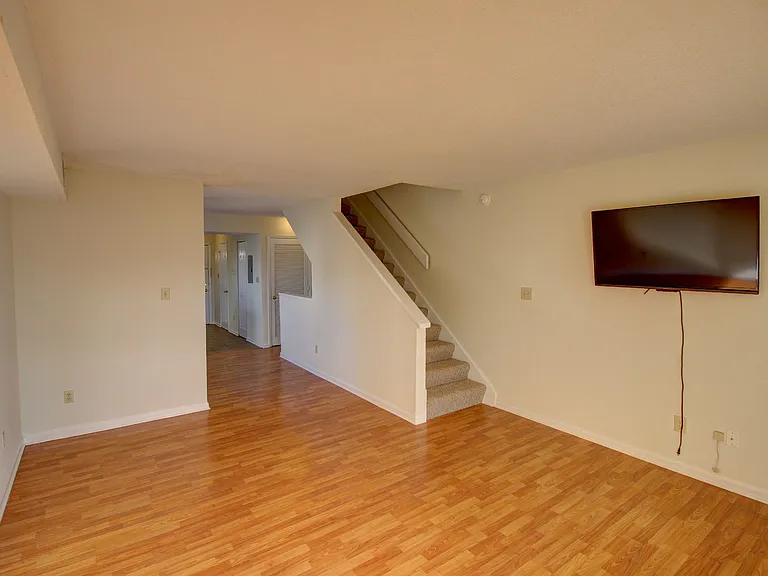 988 Clarizz Blvd S — Photo 8