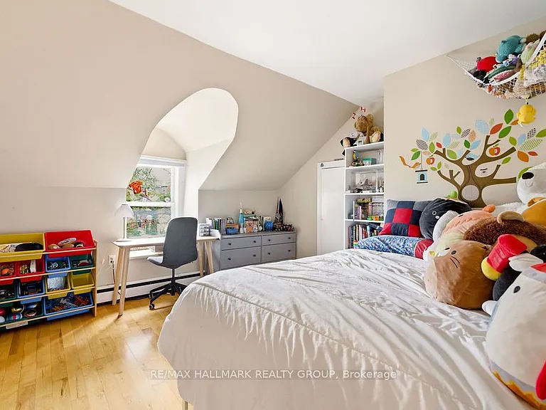 176 King Edward Ave — Photo 26