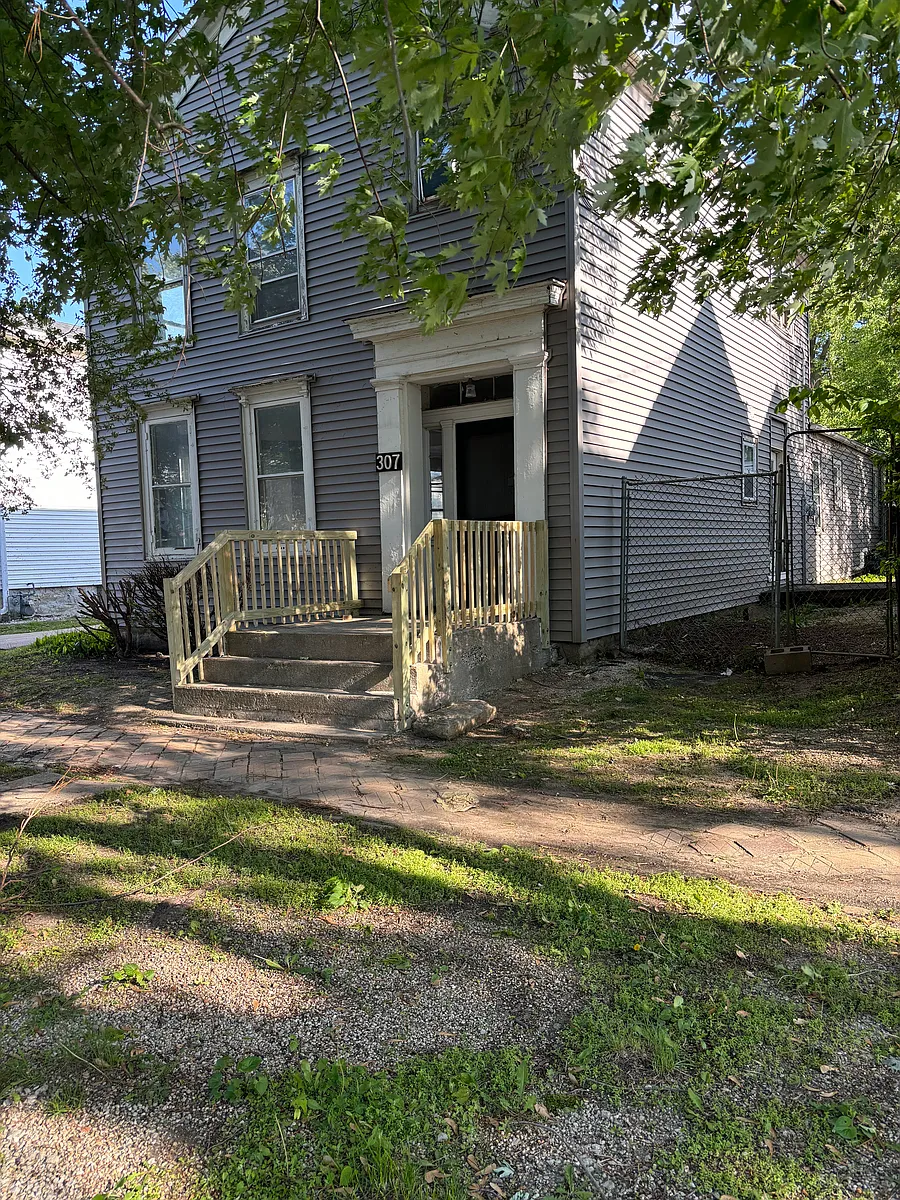 Building Photo - 307 E Superior St