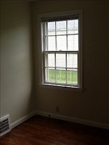 2nd image of 907 Evergreen Ln