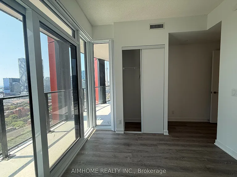 180 Front St E #2910 — Photo 4