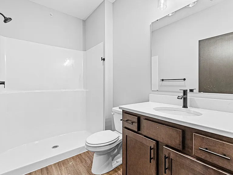 Spring Rose Cir — Photo 32