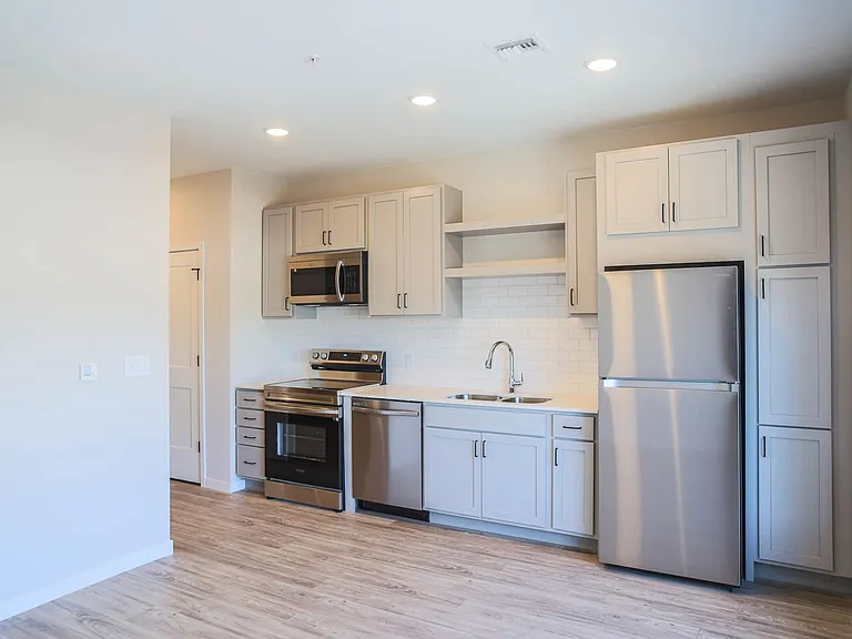 B7 Flats — Photo 16