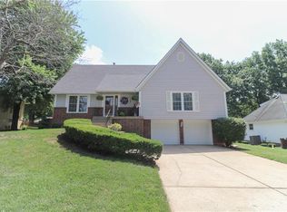612 NW Delwood Dr, Blue Springs, MO 64015