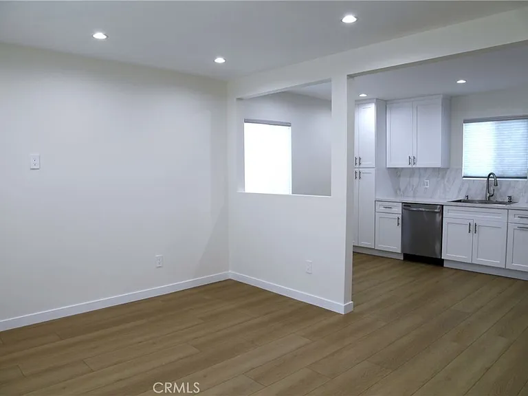 2251 N Catalina St — Photo 2