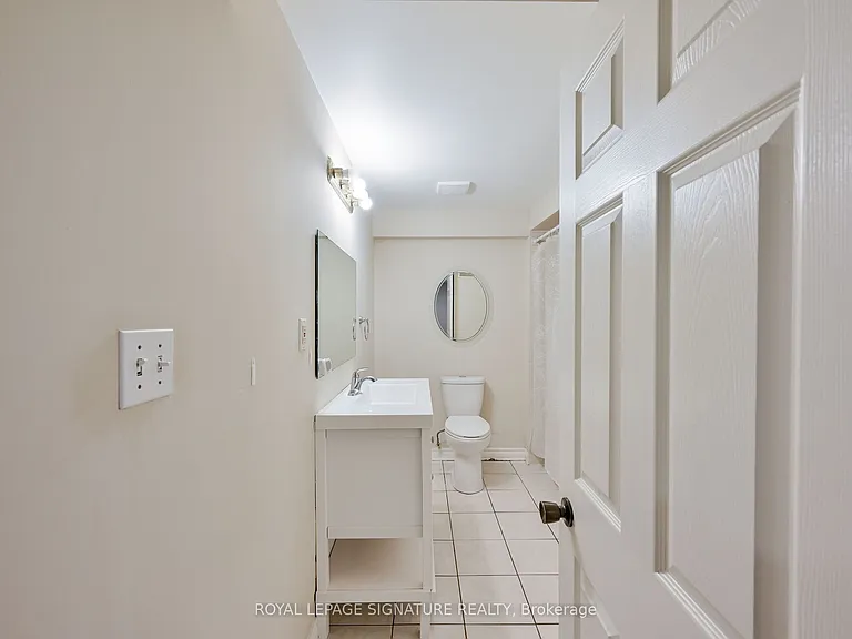 556 Farwell Cres #LOWER — Photo 18