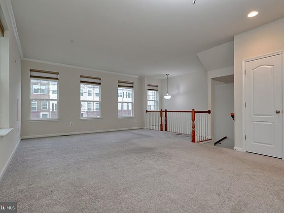 5th image of 726 Hidden Oak Ln