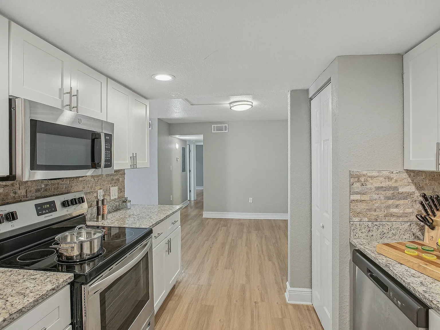 Seastone Apartments — Photo 3
